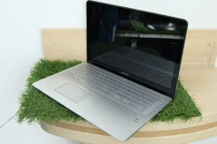 Sony VAIO. 15.5", 2,0����, ��� 8 ��, ���� 1 000���, WiFi, Bluetooth, ����������� �� 4��. ����