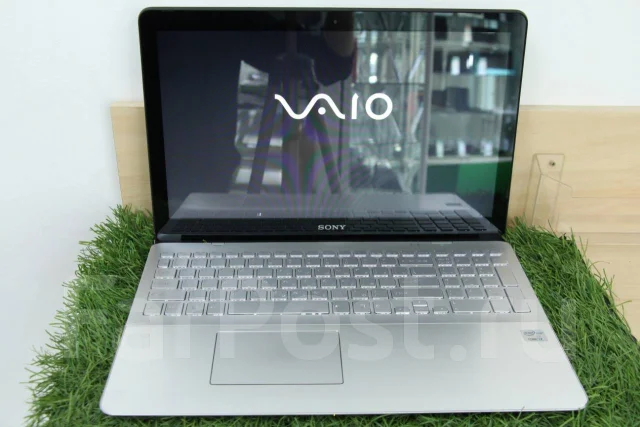 Sony VAIO. 15.5", 2����, ��� 8 ��, ���� 1 000���, WiFi: 1, Bluetooth: 1, ����������� �� 4��. ����
