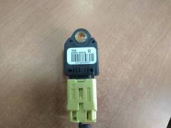 Датчик airbag. Toyota Avensis, ADT250, ADT251, AZT250, AZT250L, AZT250W, AZT251, AZT251L, AZT251W, ZZT250, ZZT251, ZZT251L Двигатели: 1ADFTV, 1AZFE, 1...