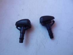 Форсунка омывателя. Mitsubishi Pajero, H65W, H66W, H67W, H76W, H77W Mitsubishi Pajero iO, H61W, H62W, H66W, H67W, H71W, H72W, H76W, H77W Mitsubishi Mo...