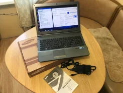 Samsung RC510. 15.6", 2,6����, ��� 4 ��, ���� 320���, WiFi: 1, Bluetooth: 1, ����������� �� 5��. ����