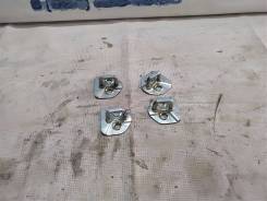 Крепление крышки багажника. Subaru Forester, SG5, SG6, SG9, SG69, SG9L Двигатели: EJ203, EJ251, EJ253, EJ25, EJ255, EJ201, EJ20, EJ204, EJ205