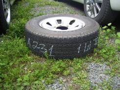 Одна зимняя шина 215/70 R-15 с диском 6х139,7. x15" 6x139.70 ЦО 105,0 мм.