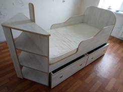 Кровати.