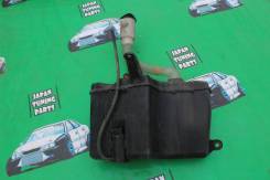 Бачок стеклоомывателя. Toyota Crown, GBS12 Toyota Mark II, GX100, GX105, GX90, JZX100, JZX101, JZX105, JZX90, JZX90E, JZX91, JZX91E, JZX93, LX100, LX9...