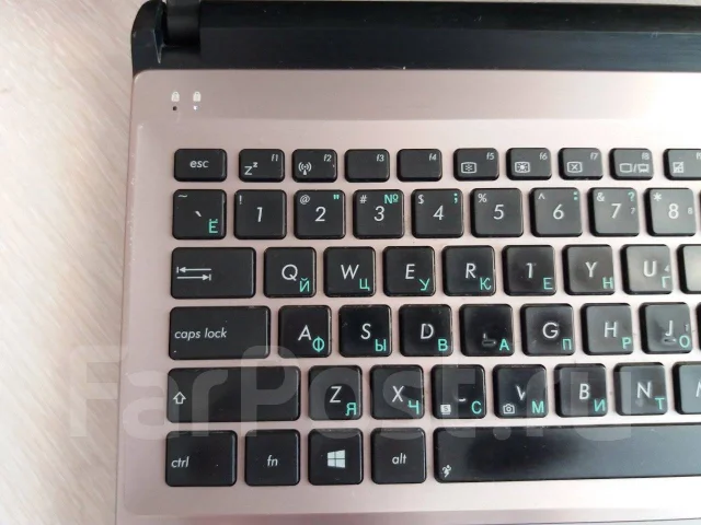 Asus U32. 2,9����, ��� 8 ��, ���� 464���, WiFi: 1, Bluetooth: 1, ����������� �� 1��. ����