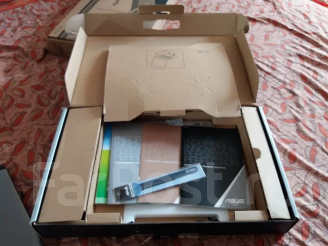 Asus U32. 2,9����, ��� 8 ��, ���� 464���, WiFi: 1, Bluetooth: 1, ����������� �� 1��. ����