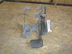 Педаль тормоза. Audi A4, 8K2, 8K5 Двигатели: CABA, CABB, CAEA, CAEB, CAGA, CALA, CAPA, CCLA, CCWA, CDHA, CDHB, CDNB, CDNC, CJCA