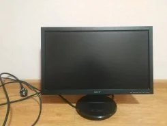 Acer. 19" ����