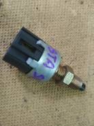 Концевик под педаль тормоза. Toyota Vista, SV55 Toyota Vista Ardeo, SV55, SV55G Двигатель 3SFE