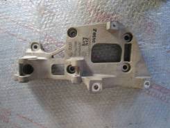 Кронштейн генератора. Volkswagen: Passat, Caddy, Eos, Jetta, Touran, Golf Seat Toledo, 5P2 Seat Altea, 5P1, 5P5, 5P8 Seat Leon, 1P1 Skoda Octavia, 1Z3...