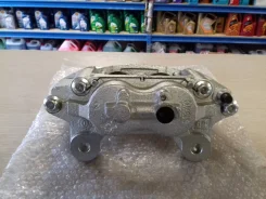 ������� ��������� �������� ����� / Toyota LAND Cruiser 80 47750-60060 ����