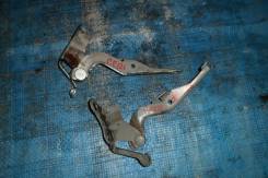 Крепление капота. Toyota: WiLL VS, Allex, Corolla Axio, Matrix, Corolla Fielder, Corolla, Corolla Runx Двигатели: 1NZFE, 1ZZFE, 2ZZGE, 2C, 2NZFE, 3ZZF...