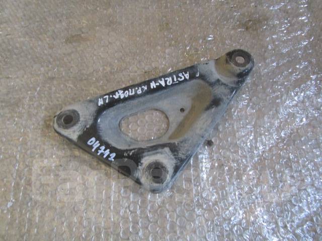 Кронштейн глушителя ford focus st 1368611 ford. Кронштейн крепления кузова к подрамнику. 5511-8601059 кронштейн стяжки надрамника нижний. Кронштейн крепления платформы к раме 66-8500114. Кронштейн крепления подрамника к раме x3000.