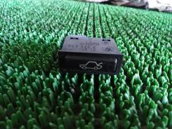 Кнопка открывания багажника. BMW: 7-Series, 3-Series, 5-Series, Z4, X5 Двигатели: M43B19, M52TUB25, M52TUB28, M54B22, M54B25, M54B30, N42B20, M47D20...