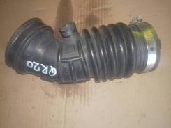 Патрубок воздухозаборника. Nissan: Teana, Wingroad, X-Trail, NV350 Caravan, Serena, Primera, Avenir, Prairie, Liberty, Bluebird Sylphy, Caravan, Atlas...