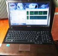 Samsung R540. 2,7����, ��� 8 ��, ���� 500���, WiFi, Bluetooth, ����������� �� 1��.