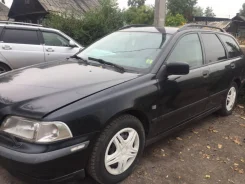Volvo V40 ����