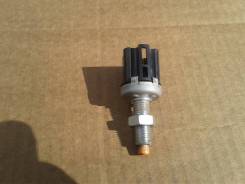 Концевик под педаль тормоза. Toyota: Vios, Sienta, Corolla Axio, Soluna Vios, Porte, Scion, Echo, Corolla, Yaris Verso, Funcargo, Raum, Yaris, Mark II...