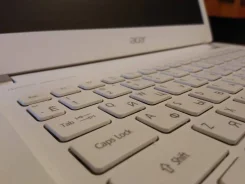 Acer Aspire V3-371. 13.3", 2,1����, ��� 6 ��, ���� 500���, WiFi, Bluetooth, ����������� �� 5��. ����