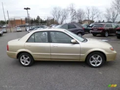Mazda Protege. JM1BJ22210400286, ZM ����