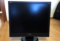 ViewSonic. 19", ���������� �� (LCD, LED, QLED) ����