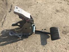 Педаль тормоза. Toyota Voxy, ZRR70, ZRR70G, ZRR70W, ZRR75, ZRR75G, ZRR75W Toyota Noah, ZRR70, ZRR70G, ZRR70W, ZRR75, ZRR75G, ZRR75W Двигатели: 3ZRFAE...