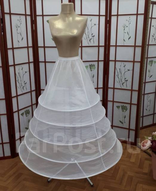 Свадебное платье с одним кольцом