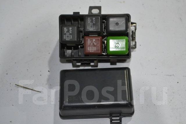 Блок реле toyota corona. Тойота корона эксив предохранитель на бензонасос. Предохранители 3s fe. Виста 1993 3s fe блок предохр под капотом. Блок предохранителей carina e.