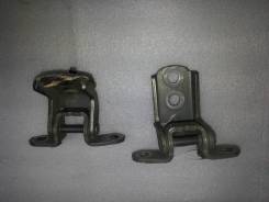 Крепление двери. Nissan: Bluebird, Primera Camino, Bluebird Sylphy, Almera Classic, Safari, Pulsar, Sunny, Maxima, Cefiro, Stagea Двигатели: CD20, CD2...