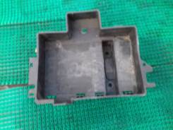 Кожух аккумулятора. Ford Focus, DBW, DAW, DFW, DNW Двигатели: F9DB, F9DA, FYDH, FYDC, FYDB, FYDD, FYDA, FXDD, FXDB, FXDC, FXDA, HMDA, BHDA, FFDA, EYDL...