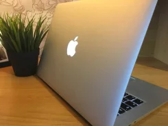 Apple MacBook Air 13 2015 Early. 13.3", 1,6����, ��� 4 ��, WiFi, Bluetooth, ����������� �� 10��.