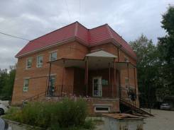 Продам двухэтажное здание с магазином. Улица Рокоссовского 37а, р-н Индустриальный, 447 кв. м.