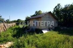 Продам участок с домом в Ленинском округе. Ул.1-я Дальневосточная, р-н Ленинский, площадь дома 32 кв. м., скважина, отопление электрическое, от агентс...