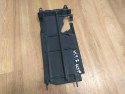 Дефлектор радиатора. Toyota: Platz, ist, Vitz, WiLL Vi, Scion, Echo, Yaris Verso, Funcargo, Raum, Yaris, Echo Verso, WiLL Cypha, bB Двигатели: 1NZFE...