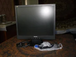 ViewSonic. 19", ���������� �� (LCD)