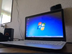 Sony VAIO. 15.5", ���� 500���, WiFi, Bluetooth, ����������� �� 3��.