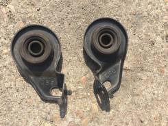 Крепление радиатора. Toyota Voxy, AZR60, AZR60G, AZR65, AZR65G, ZRR70, ZRR70G, ZRR70W, ZRR75, ZRR75G, ZRR75W Toyota Noah, AZR60, AZR60G, AZR65, AZR65G...