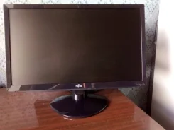 Fujitsu. 20", ���������� �� (LCD)