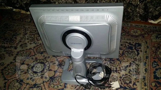 Samsung. 21" ����