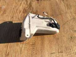 Бачок стеклоомывателя. Toyota Ipsum, CXM10, CXM10G, SXM10, SXM10G, SXM15, SXM15G Toyota Gaia, CXM10, CXM10G, SXM10, SXM10G, SXM15, SXM15G Toyota Picni...