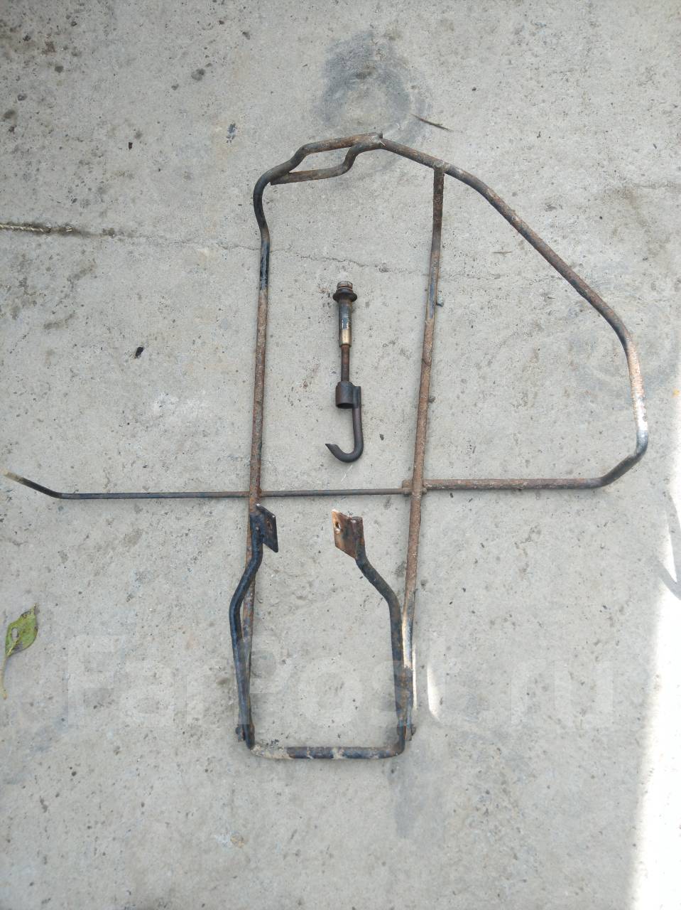 Крепление запаски. Кронштейн запасного колеса krone. Крепление запаски. Механизм крепления запасного колеса пежо боксер 3. Крепление запаски на опель зафира б.