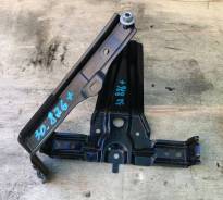 Крепление аккумулятора. Toyota Prius, ZVW30, ZVW30L