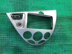 Консоль панели приборов. Ford Focus, DBW, DAW, DFW, DNW Двигатели: F9DB, F9DA, FYDH, FYDC, FYDB, FYDD, FYDA, FXDD, FXDB, FXDC, FXDA, HMDA, BHDA, FFDA...