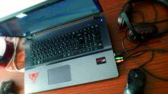 DEXP Achilles G111. 17.3", 4,5����, ��� 16 ��, ���� 1 500���, WiFi, Bluetooth, ����������� �� 4��. ����