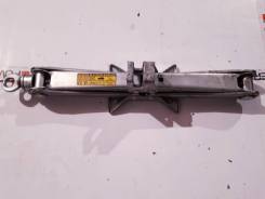 Домкрат. Toyota: Ractis, ist, Prius C, Corolla Axio, Scion, Corolla, Yaris, Auris, Blade, Corolla Fielder, Verso, Corolla Rumion, Aqua, Belta Двигател...