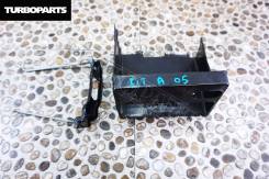Крепление аккумулятора. Honda Fit Aria, GD6, GD7, GD8, GD9 Двигатель L15A