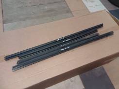 Уплотнитель стекла двери. Ford Focus, BK, BL, BM, CB8 Двигатели: ECOBOOST, IQDB, JQDA, JQDB, JTDA, JTDB, M1DA, M2DA, M8DA, M8DB, M9DA, M9DB, MUDA, NGD...