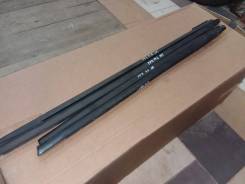 Уплотнитель стекла двери. Ford Focus, BK, BL, BM, CB8 Двигатели: ECOBOOST, IQDB, JQDA, JQDB, JTDA, JTDB, M1DA, M2DA, M8DA, M8DB, M9DA, M9DB, MUDA, NGD...
