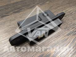 Кнопка открывания багажника. Toyota: ist, Prius C, Avensis, Corolla, Estima, Tarago, Isis, Corolla Rumion, Ractis, Prius a, Vitz, Corolla Axio, Voxy...